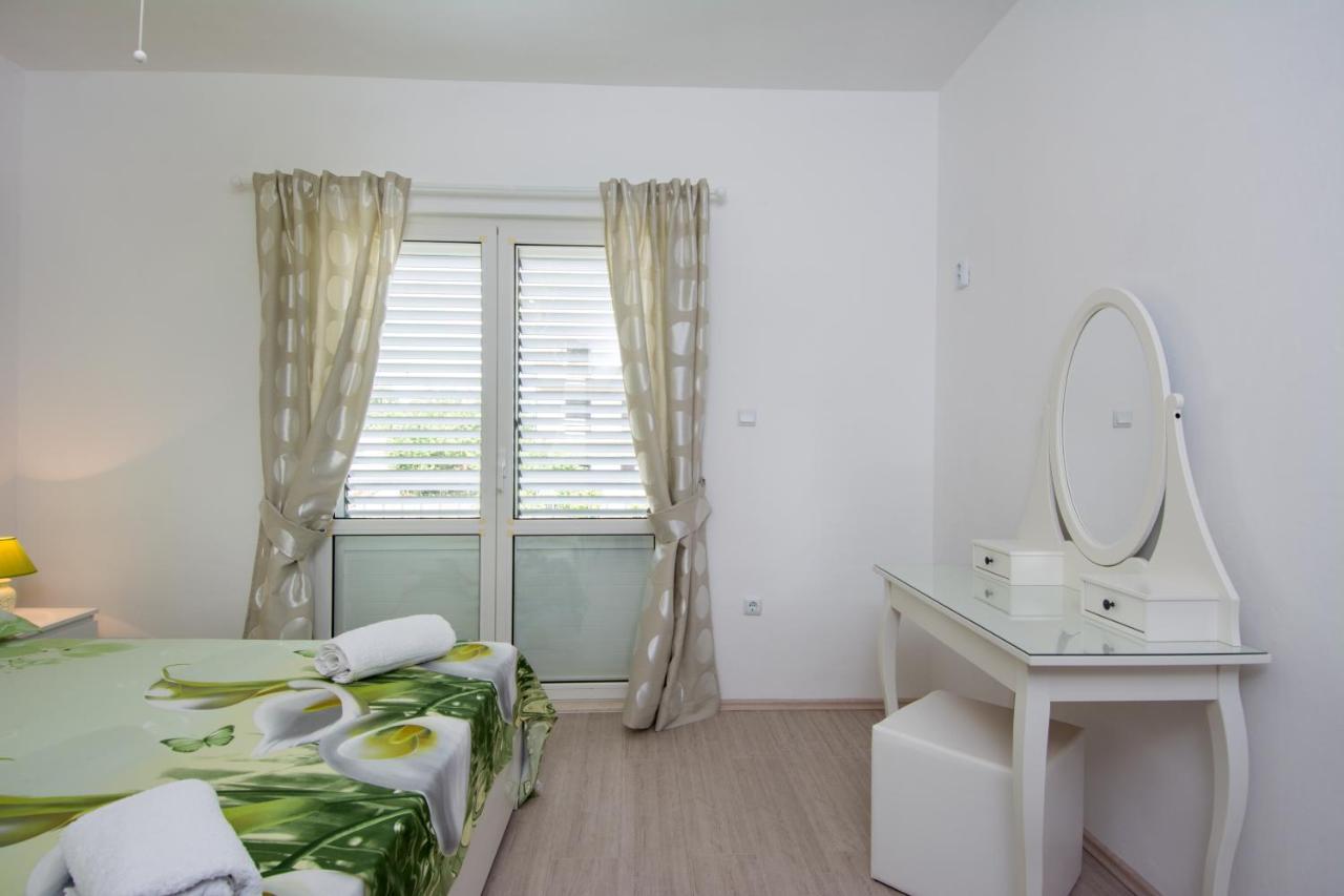 Lux Apartman S Pogledom Na More Trogir Buitenkant foto