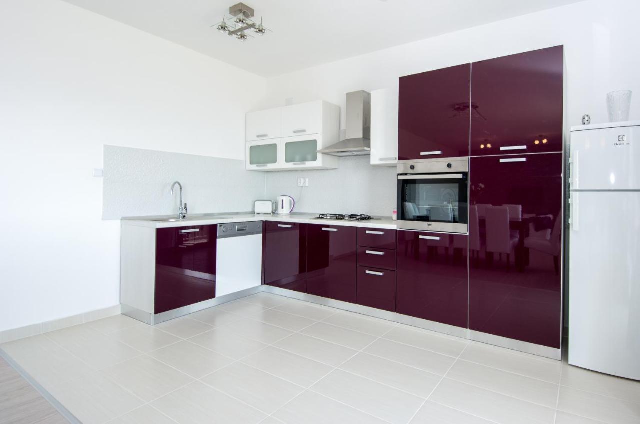 Lux Apartman S Pogledom Na More Trogir Buitenkant foto