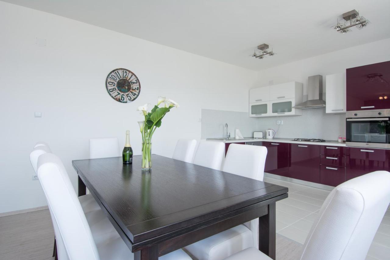 Lux Apartman S Pogledom Na More Trogir Buitenkant foto
