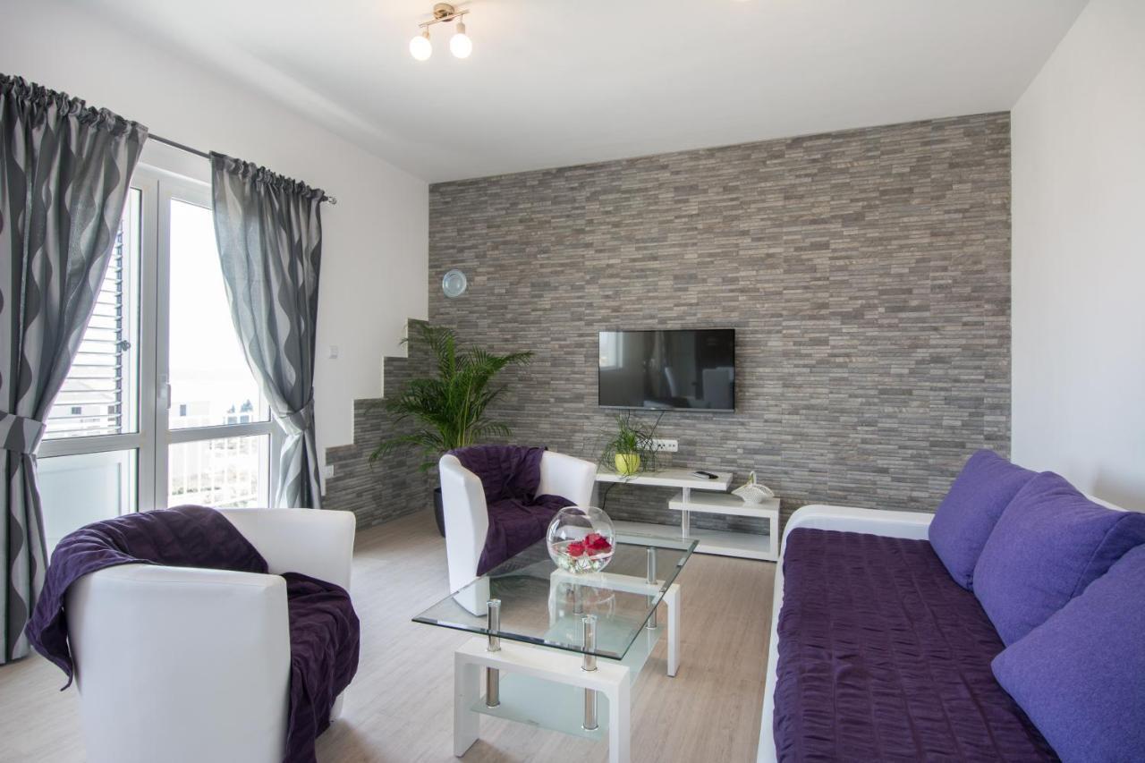 Lux Apartman S Pogledom Na More Trogir Buitenkant foto
