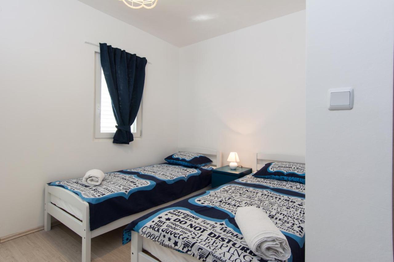 Lux Apartman S Pogledom Na More Trogir Buitenkant foto