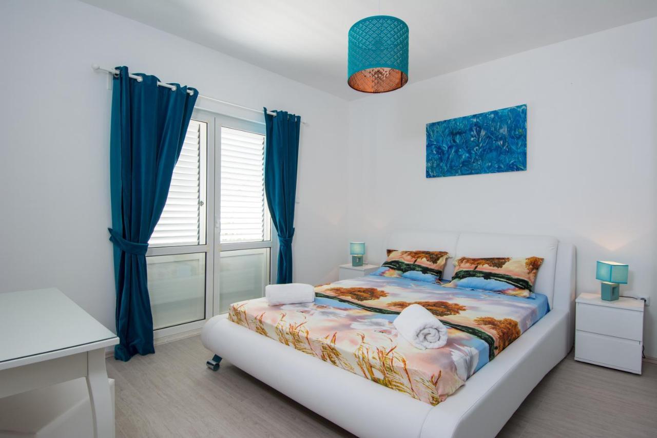 Lux Apartman S Pogledom Na More Trogir Buitenkant foto
