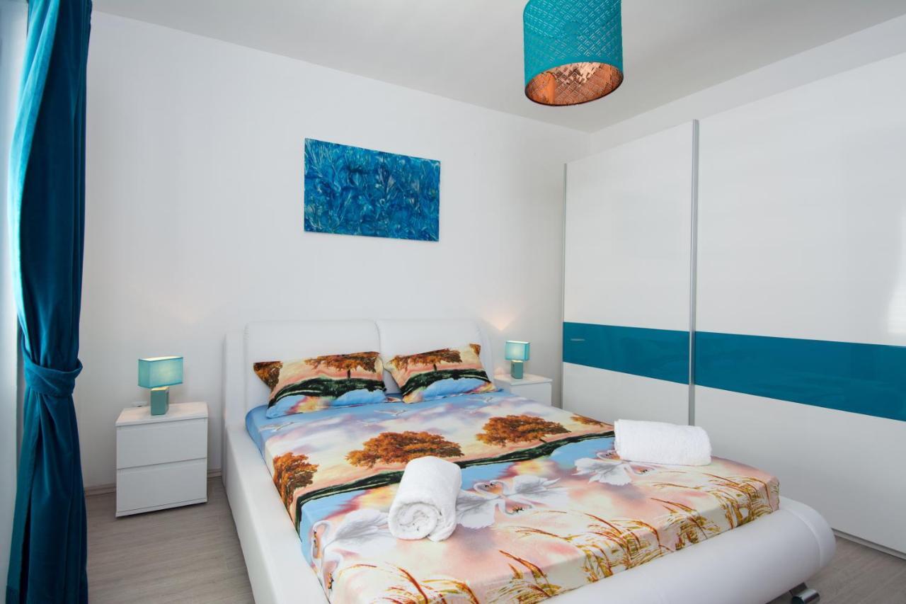 Lux Apartman S Pogledom Na More Trogir Buitenkant foto