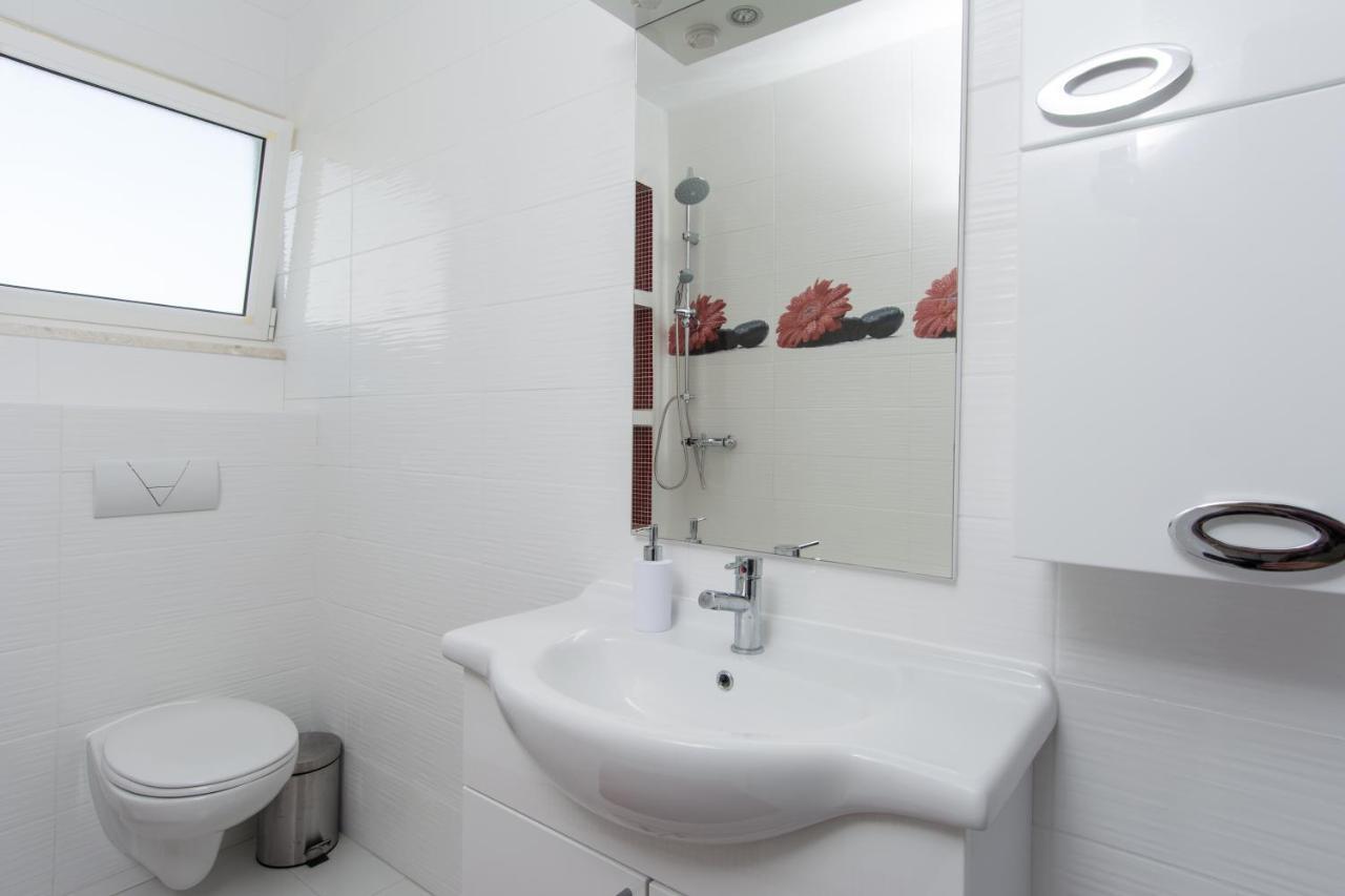 Lux Apartman S Pogledom Na More Trogir Buitenkant foto
