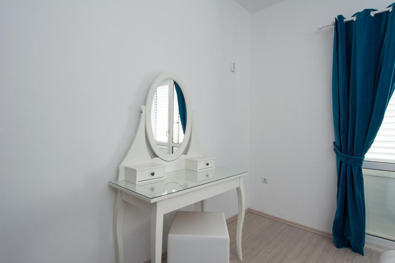 Lux Apartman S Pogledom Na More Trogir Buitenkant foto